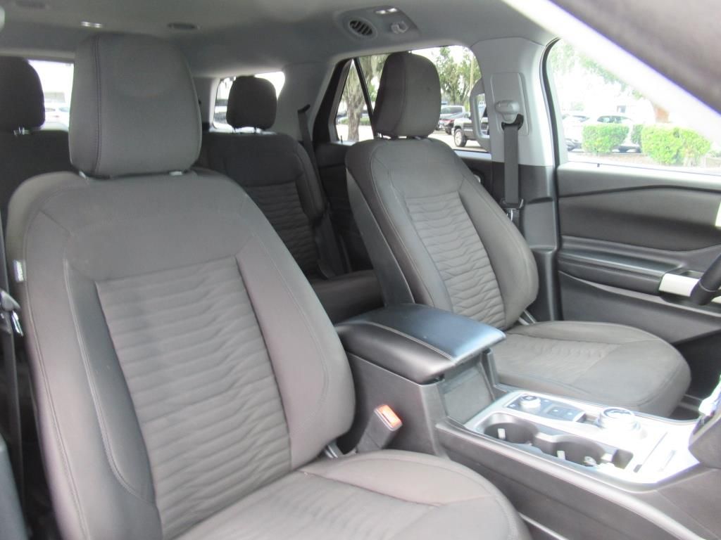 2020 Ford Explorer XLT photo 9