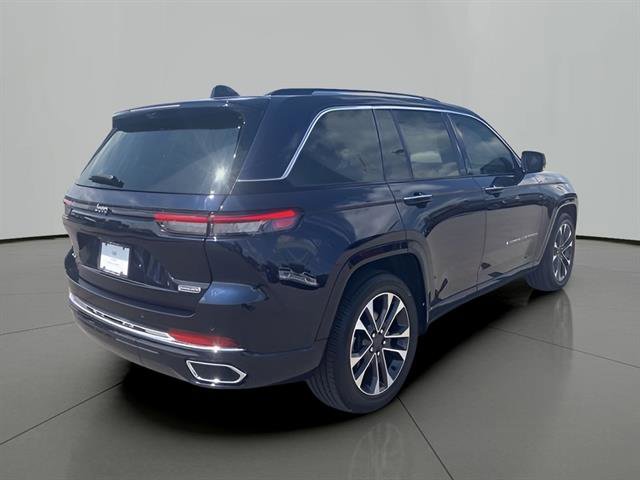 2023 Jeep Grand Cherokee Overland photo 4