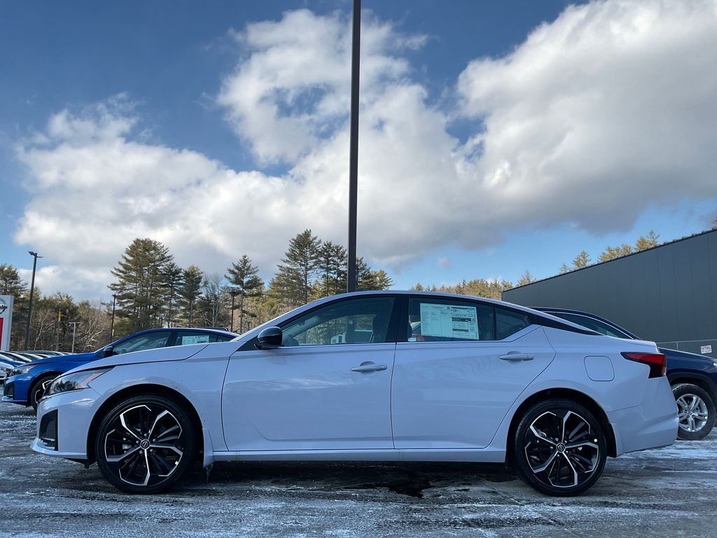 2025 Nissan Altima 2.5 SR photo 4