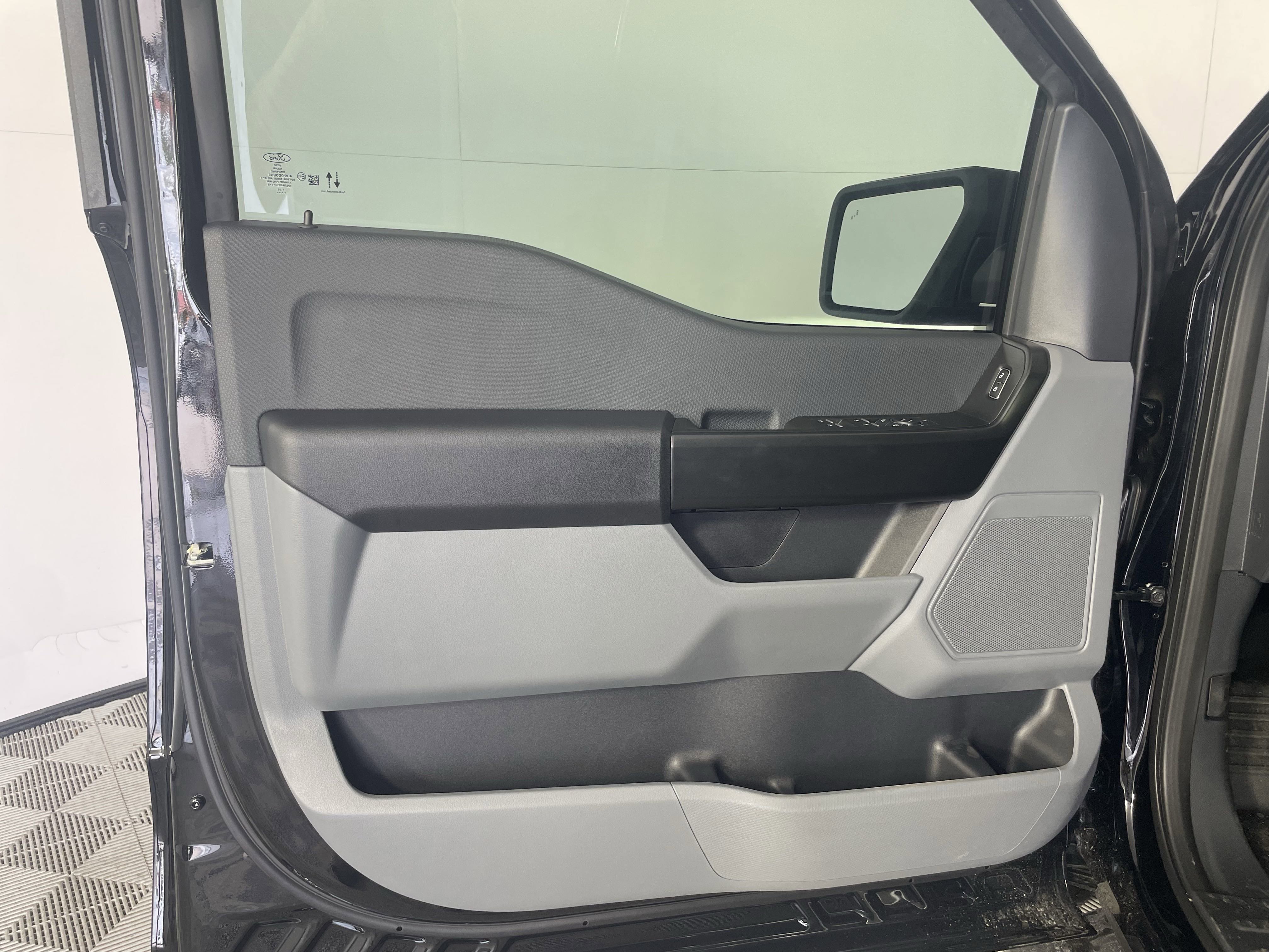 2025 Ford F-150 XL photo 5