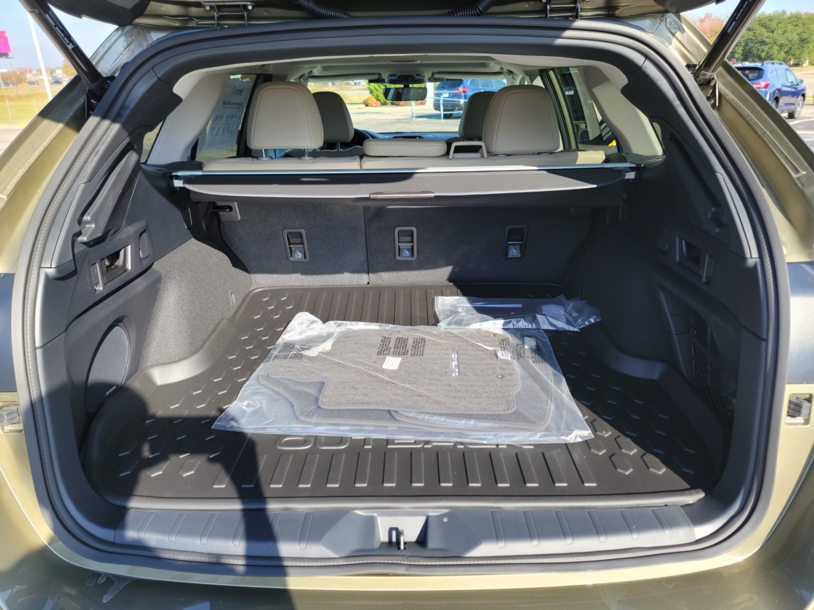 2025 Subaru Outback Limited photo 4