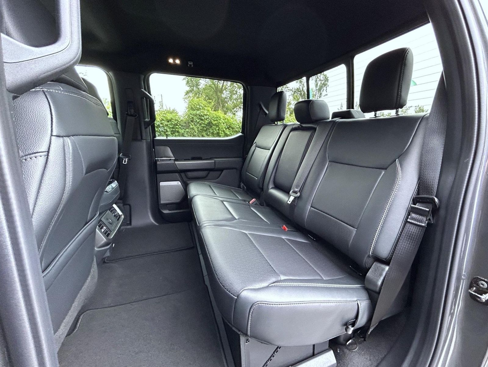 2025 Ford F-150 Lariat photo 12