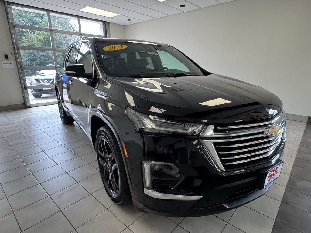 2023 Chevrolet Traverse Premier photo 2