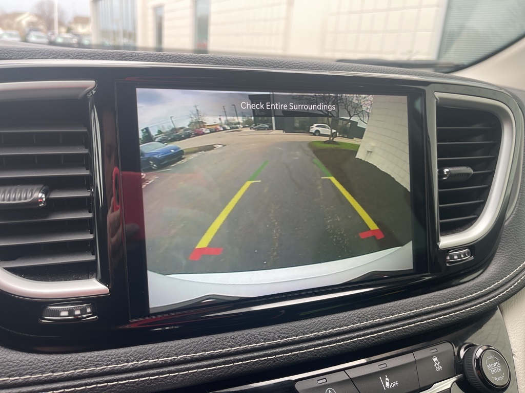 2022 Chrysler Pacifica Touring L photo 10