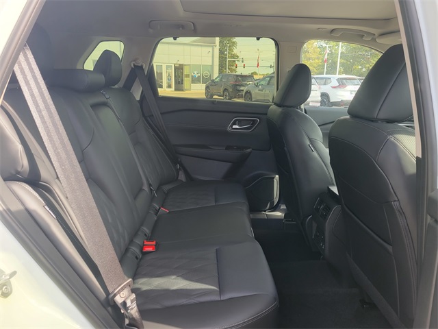 2026 Nissan Rogue Platinum photo 14
