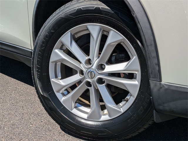 2016 Nissan Rogue SV photo 9