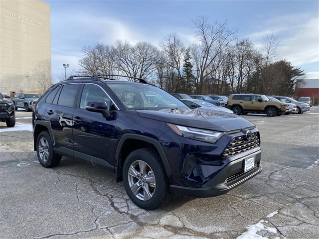 2025 Toyota RAV4 XLE's photo