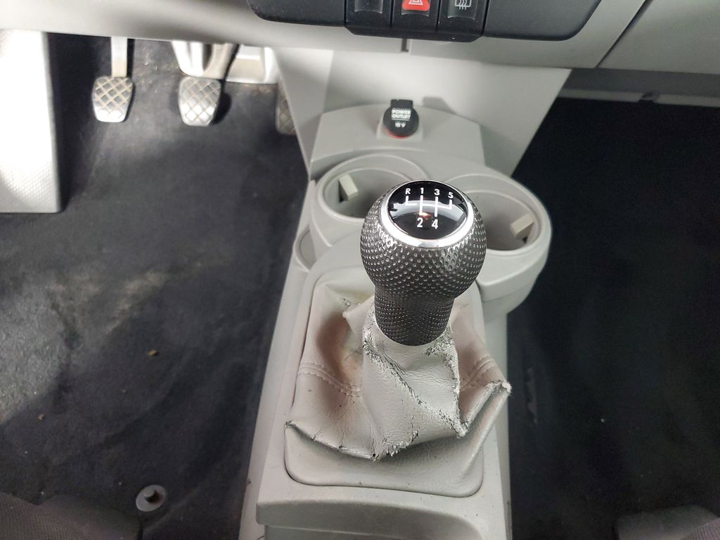 Used 2003  Volkswagen GL image 16