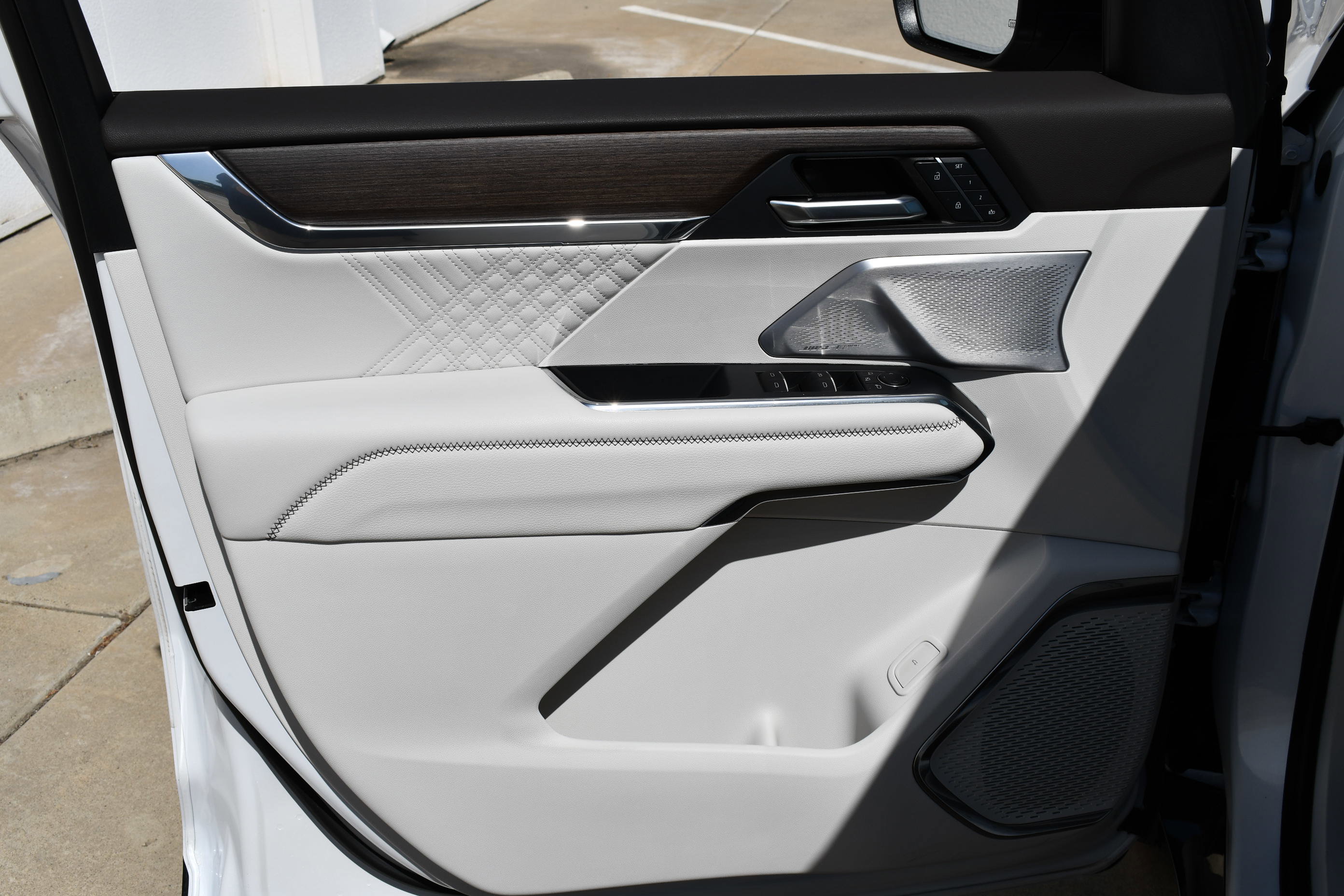 2024 Gmc Acadia Denali photo 17