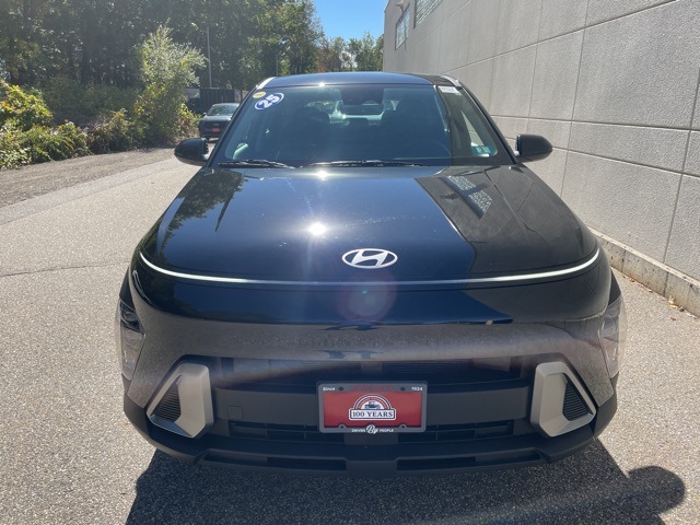2025 Hyundai Kona SE photo 2