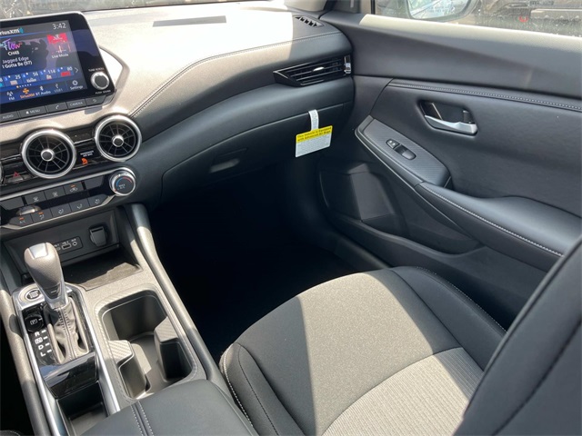 2025 Nissan Sentra SV photo 13