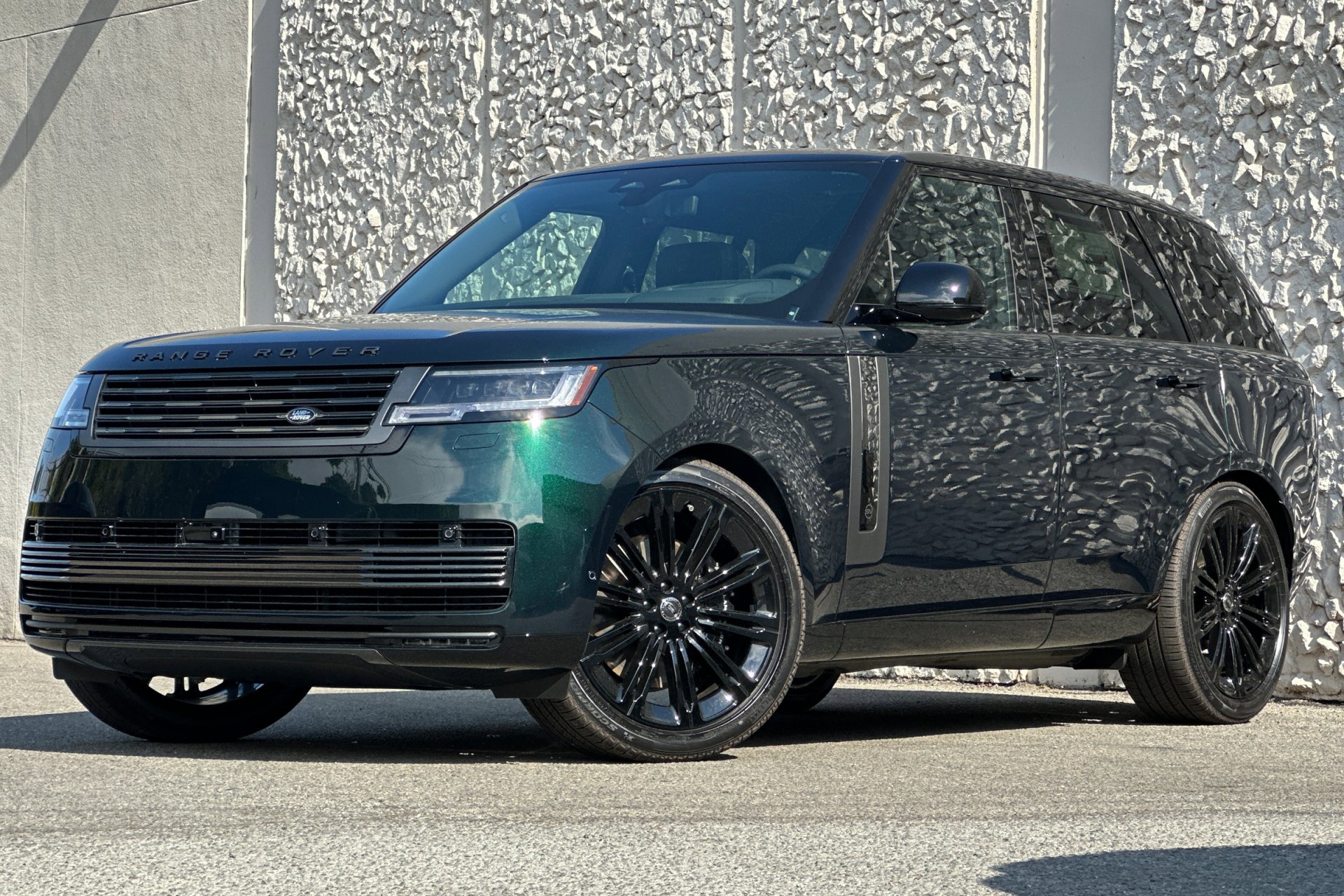 2025 Land Rover Range Rover SV's photo