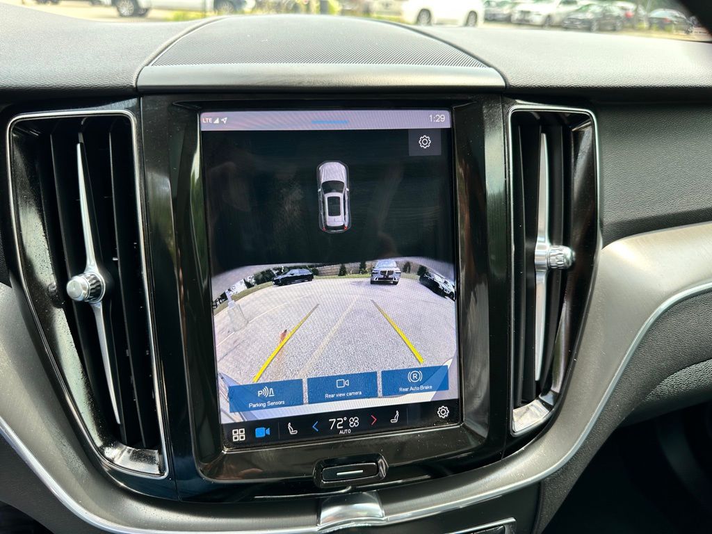 2025 Volvo XC60 B5 Core photo 17
