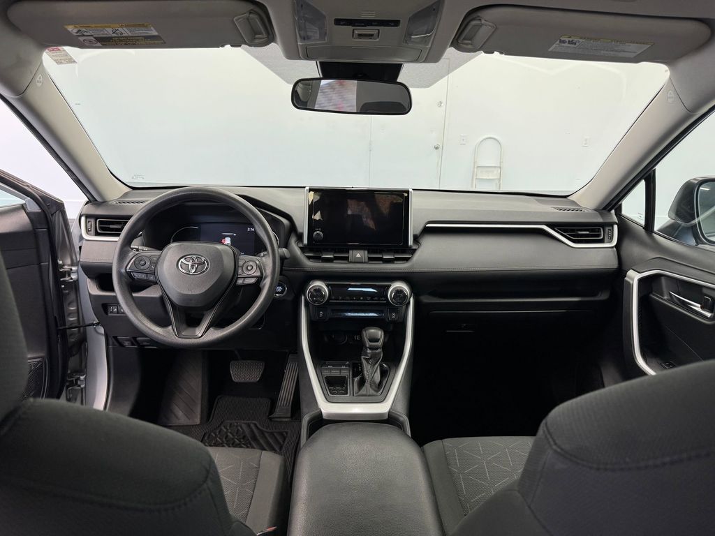 2024 Toyota RAV4 XLE photo 11