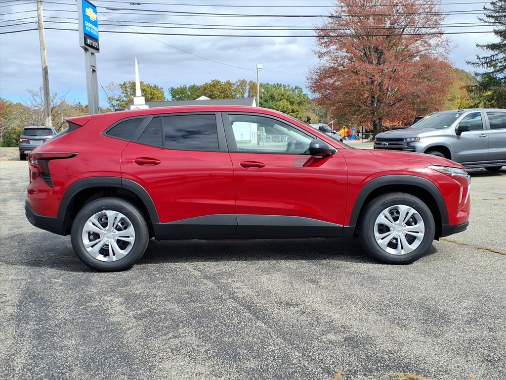 2026 Chevrolet Trax LS photo 2