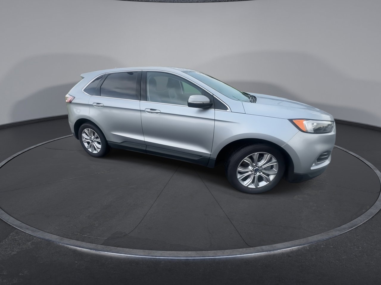 2022 Ford Edge Titanium photo 2