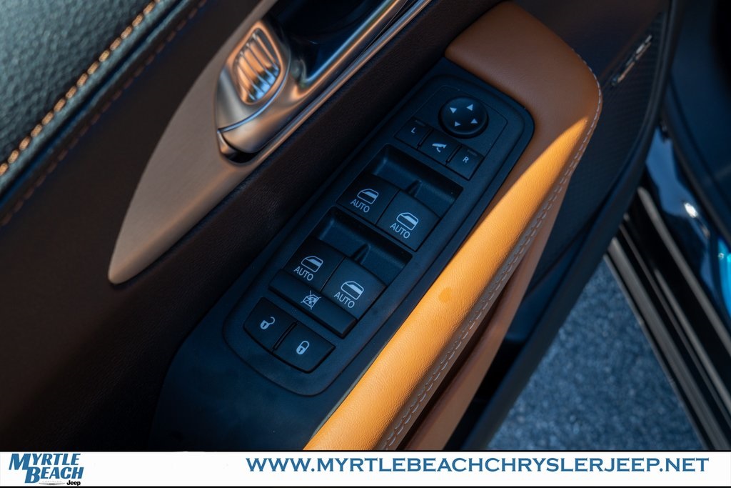 2026 Chrysler Pacifica Pinnacle photo 17