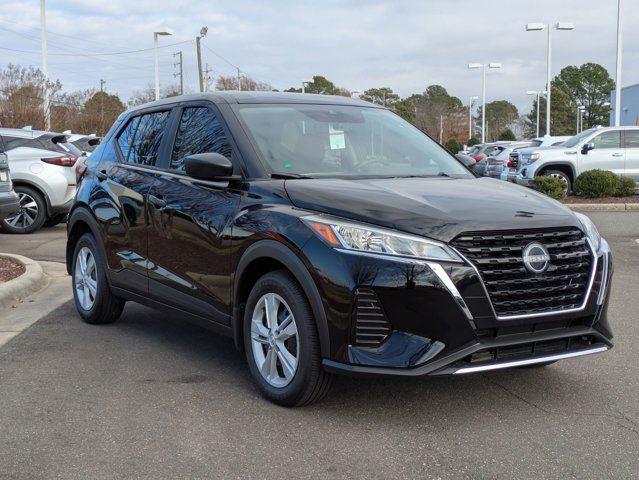2024 Nissan Kicks S photo 3
