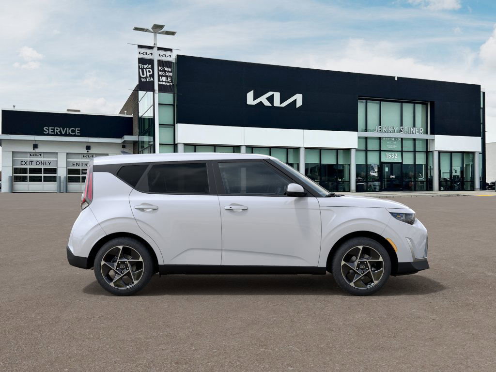 2025 Kia Soul EX photo 3