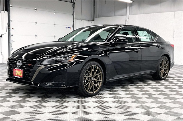 2025 Nissan Altima 2.5 SR photo 2