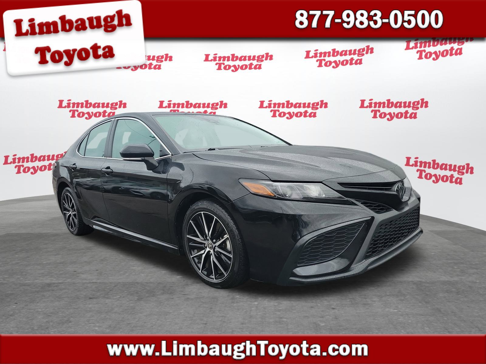 2024 Toyota Camry SE's photo