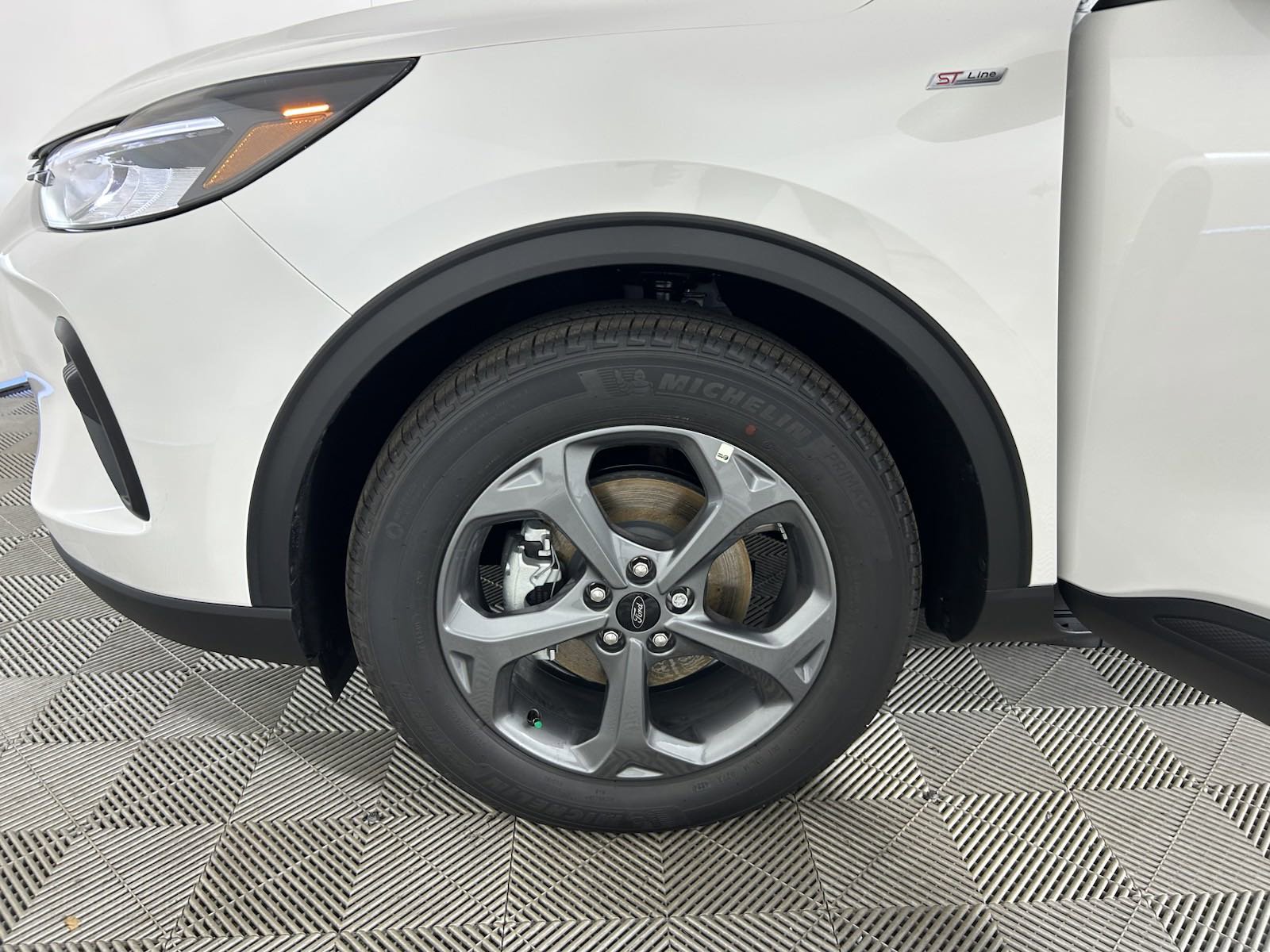 2025 Ford Escape ST-Line photo 32