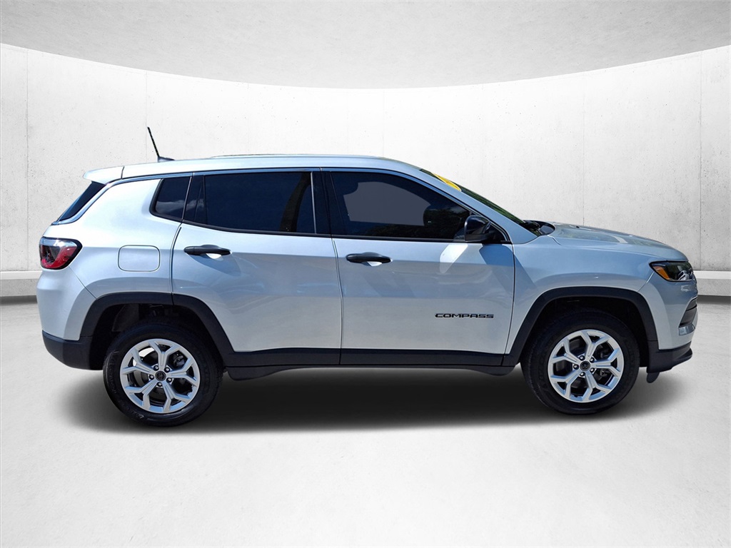 2025 Jeep Compass Sport photo 3