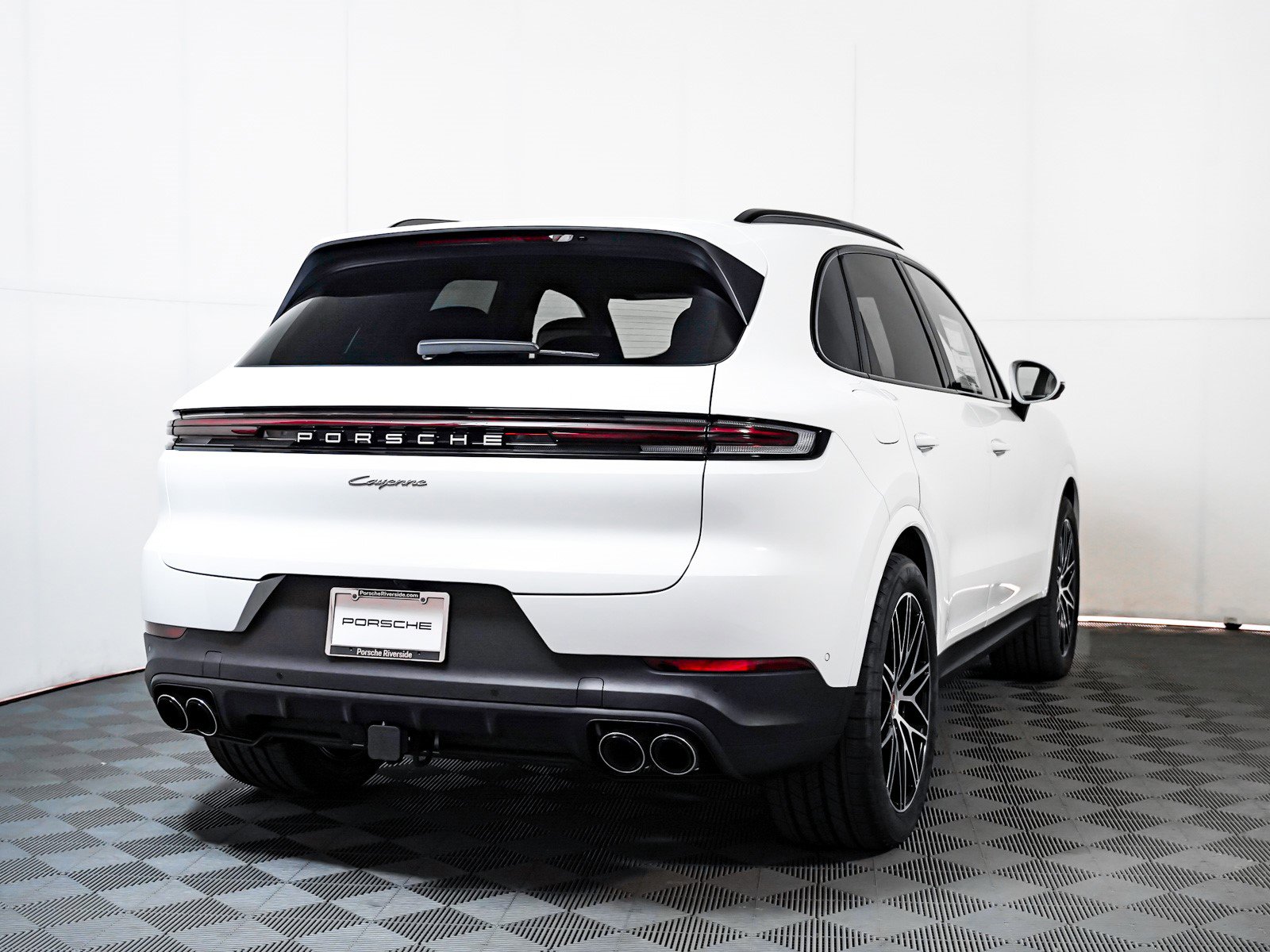 2025 Porsche Cayenne photo 10