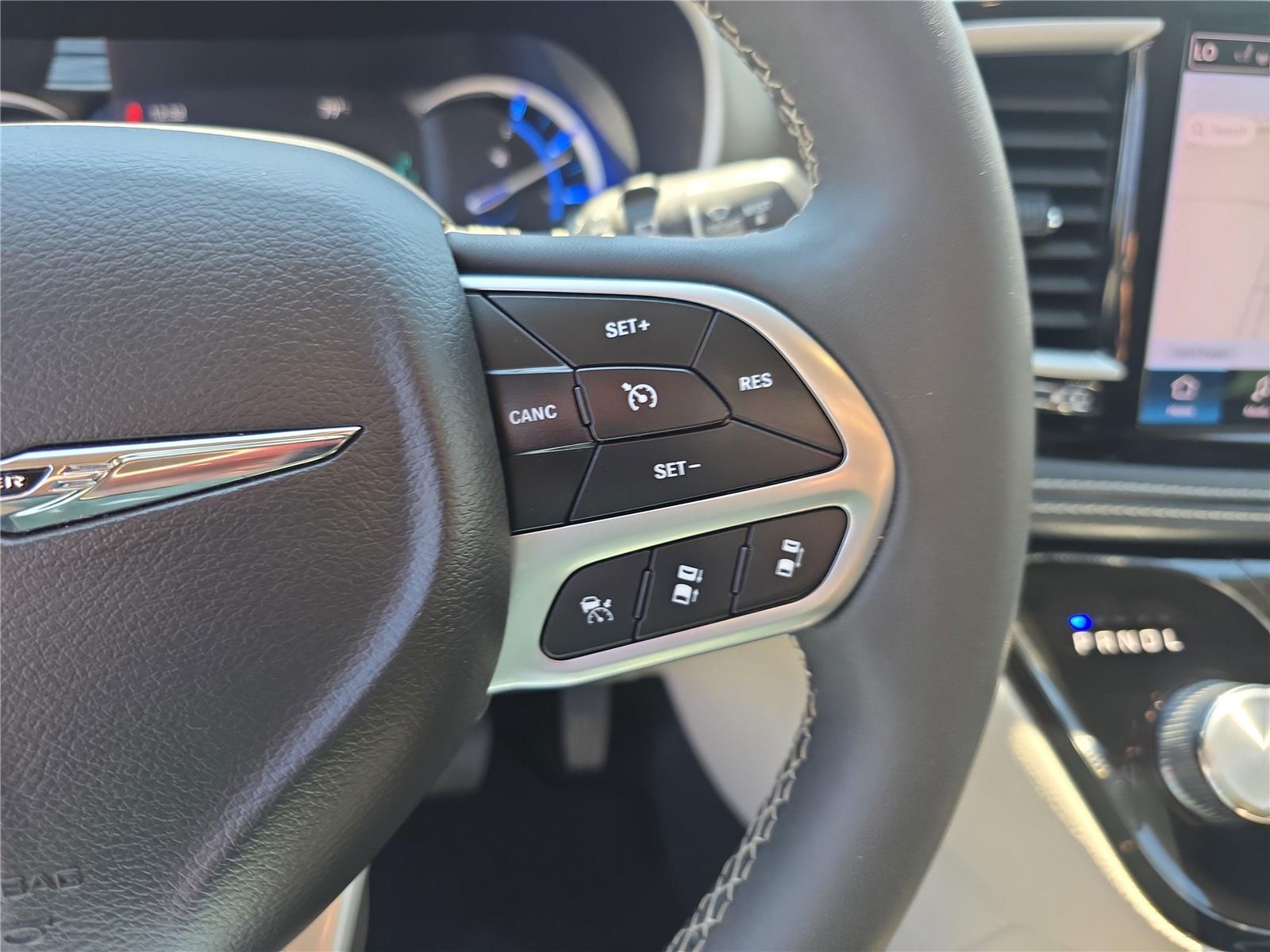 2024 Chrysler Pacifica Hybrid photo 18