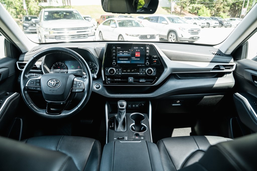 2021 Toyota Highlander XLE photo 12