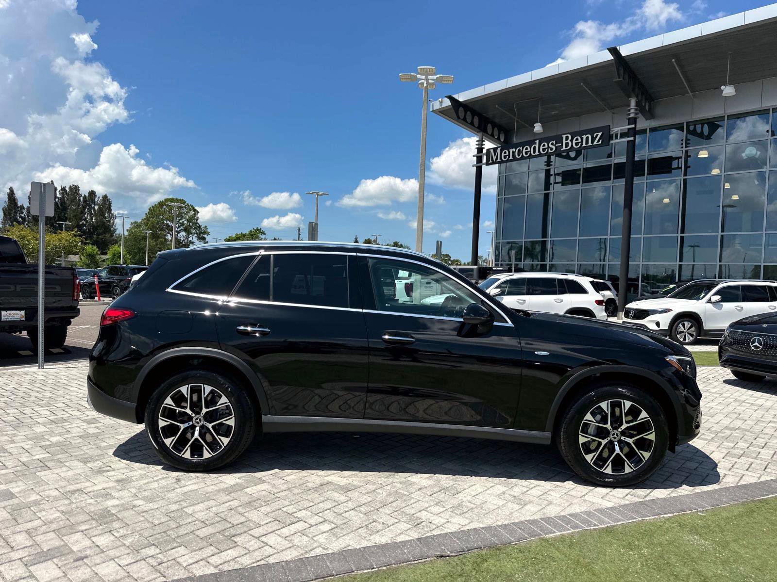 2025 Mercedes Benz GLC 350e 4MATIC photo 2