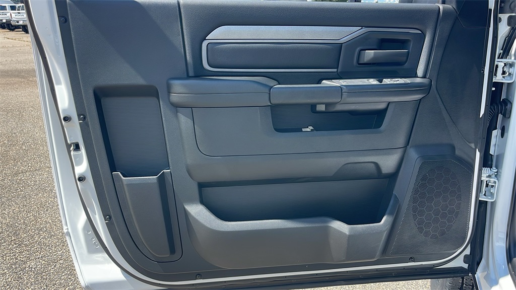 2025 Ram 2500 Tradesman photo 10