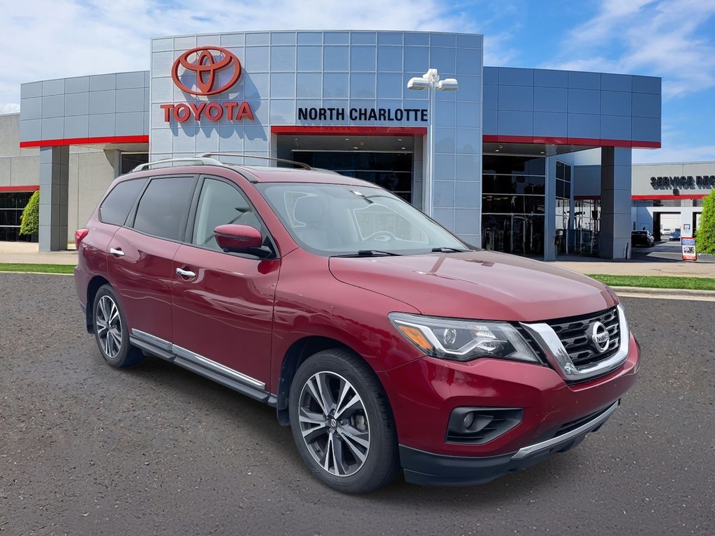 2019 Nissan Pathfinder Platinum's photo