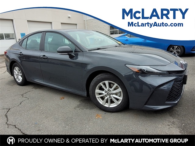2025 Toyota Camry LE's photo