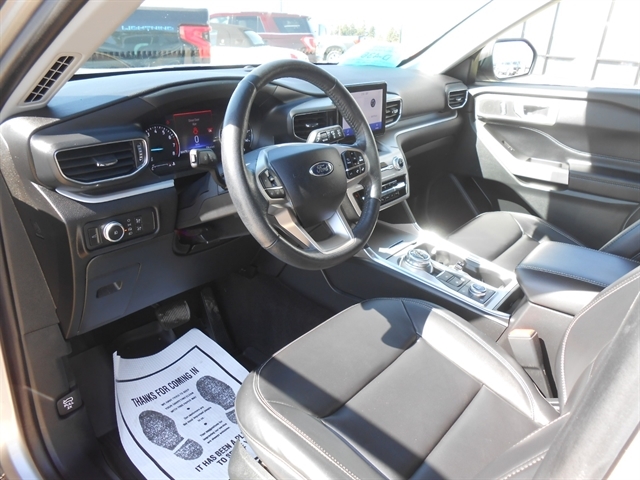 2021 Ford Explorer XLT photo 3