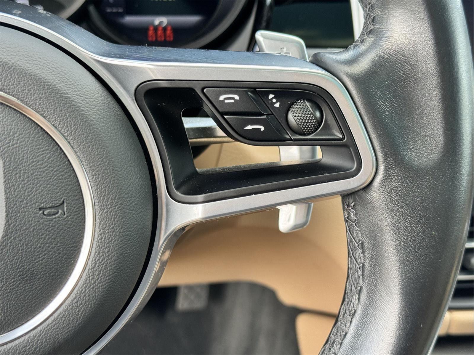 2021 Porsche Macan Base photo 40