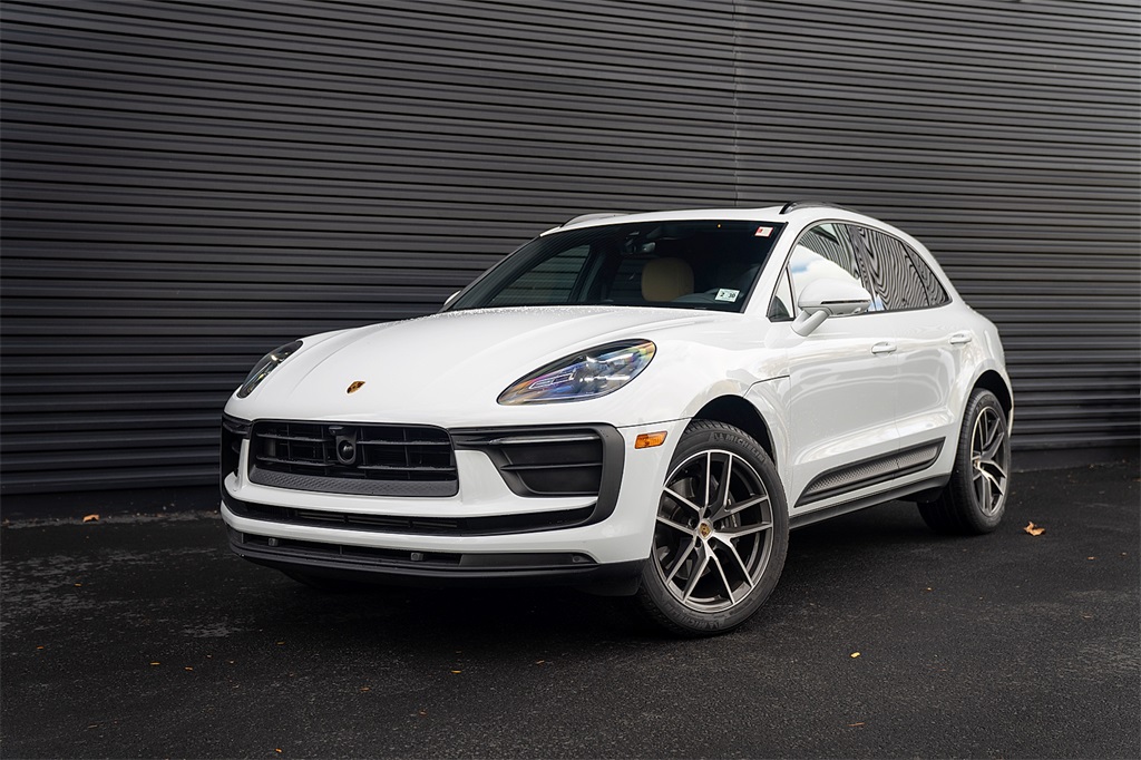 2025 Porsche Macan Base