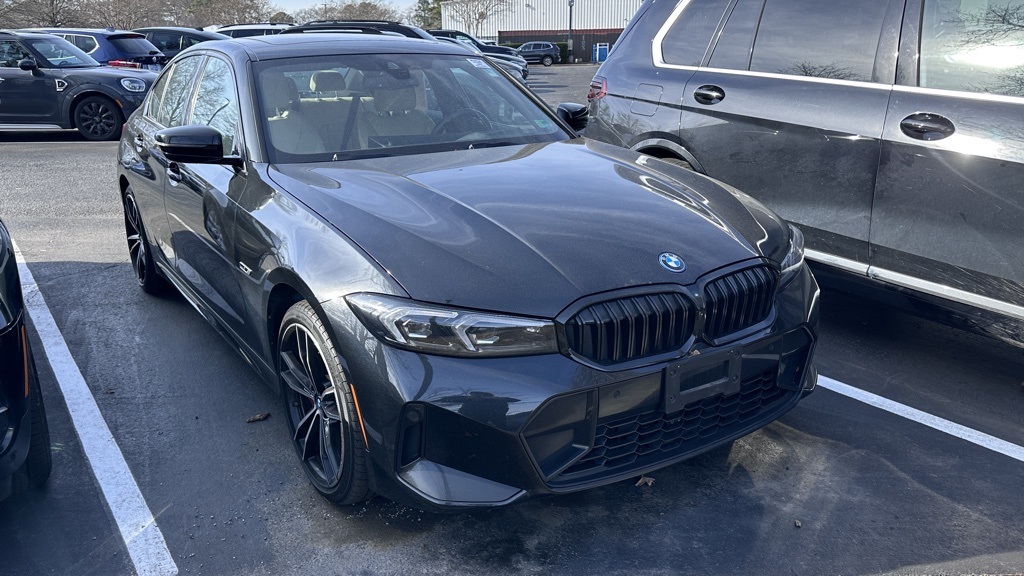 2023 BMW 3 Series 330e's photo
