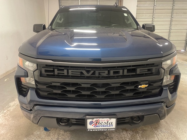 2023 Chevrolet Silverado 1500 Custom photo 2