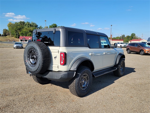 2025 Ford Bronco Outer Banks photo 4