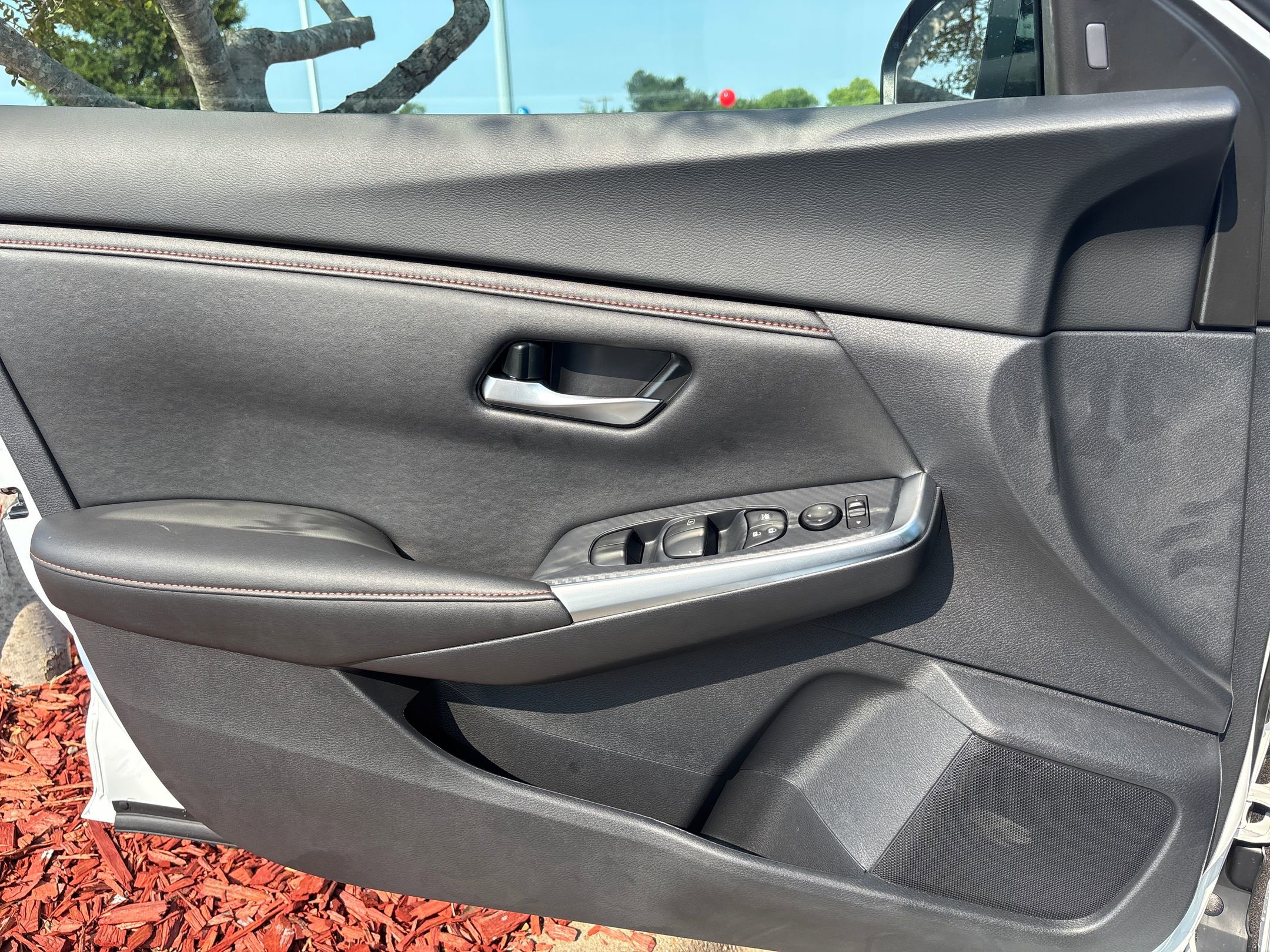 2025 Nissan Sentra SR photo 14