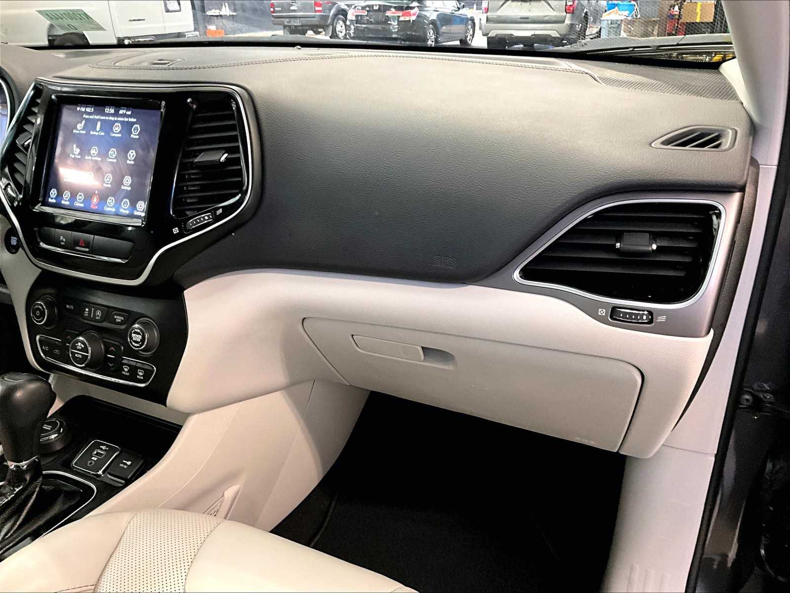 2020 Jeep Cherokee Limited photo 13
