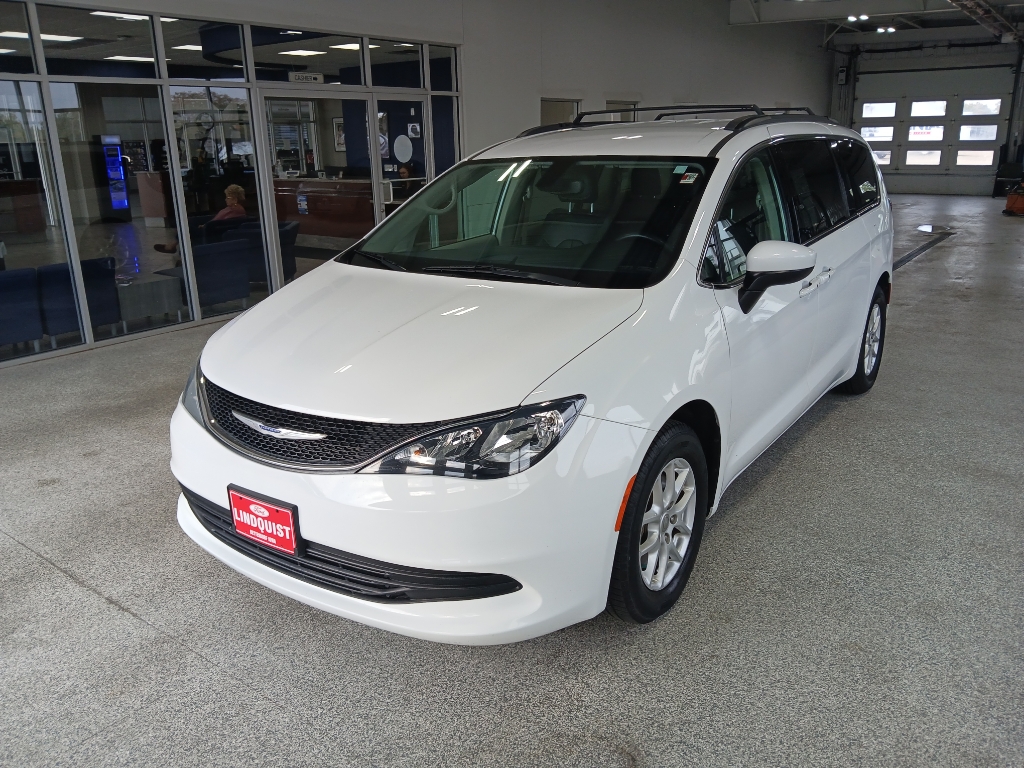 2020 Chrysler Voyager LXi photo 4