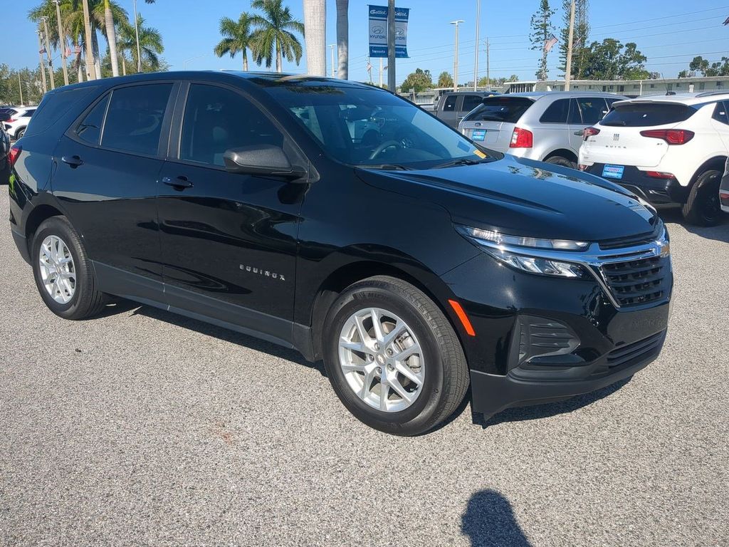 2023 Chevrolet Equinox LS photo 2