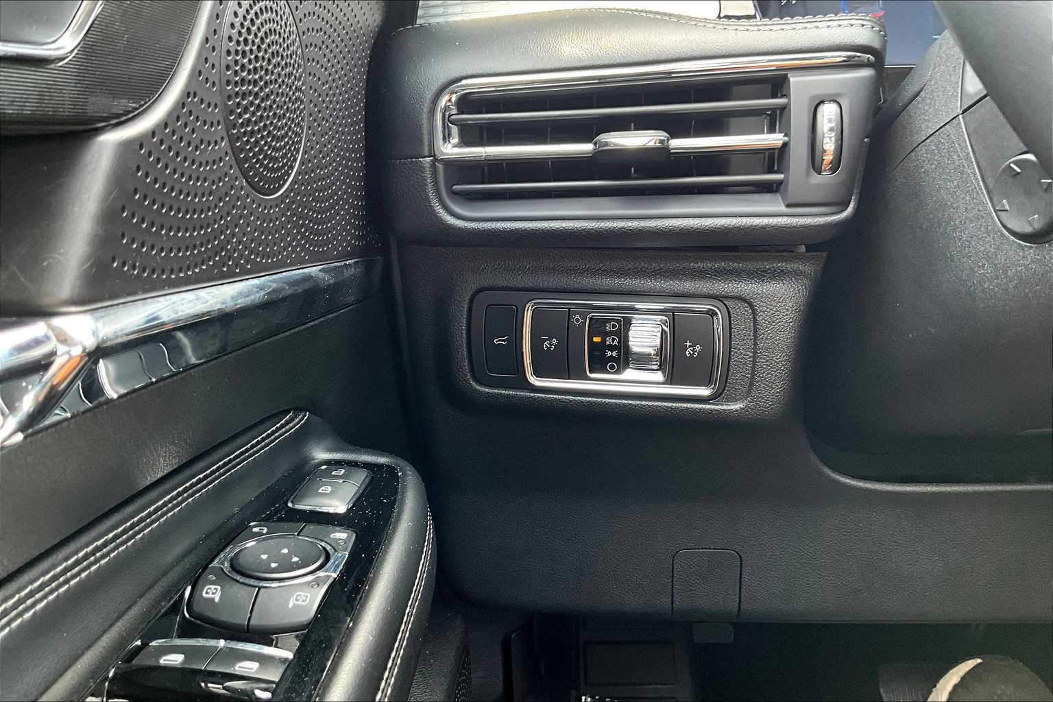 2023 Lincoln Corsair Standard photo 31