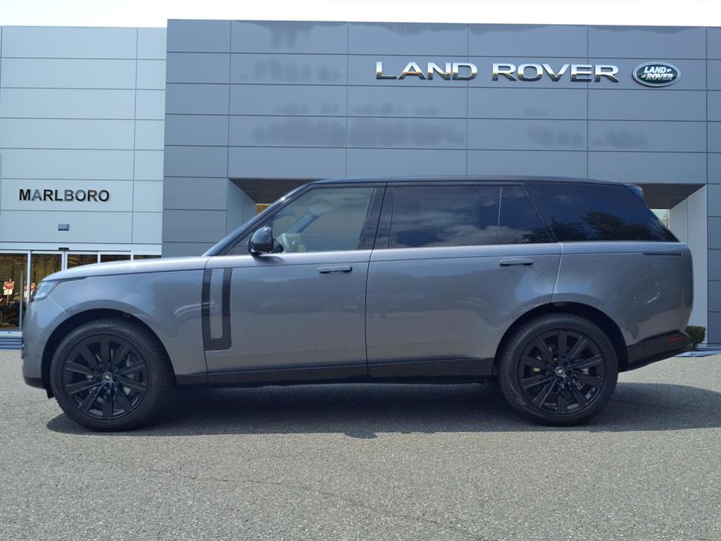 2025 Land Rover Range Rover SE photo 6