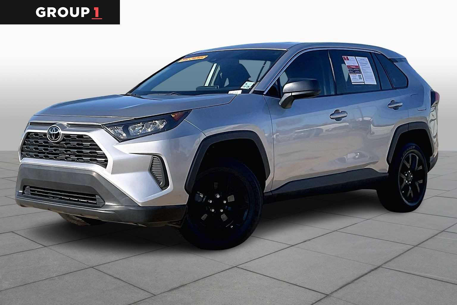 2022 Toyota RAV4 LE's photo