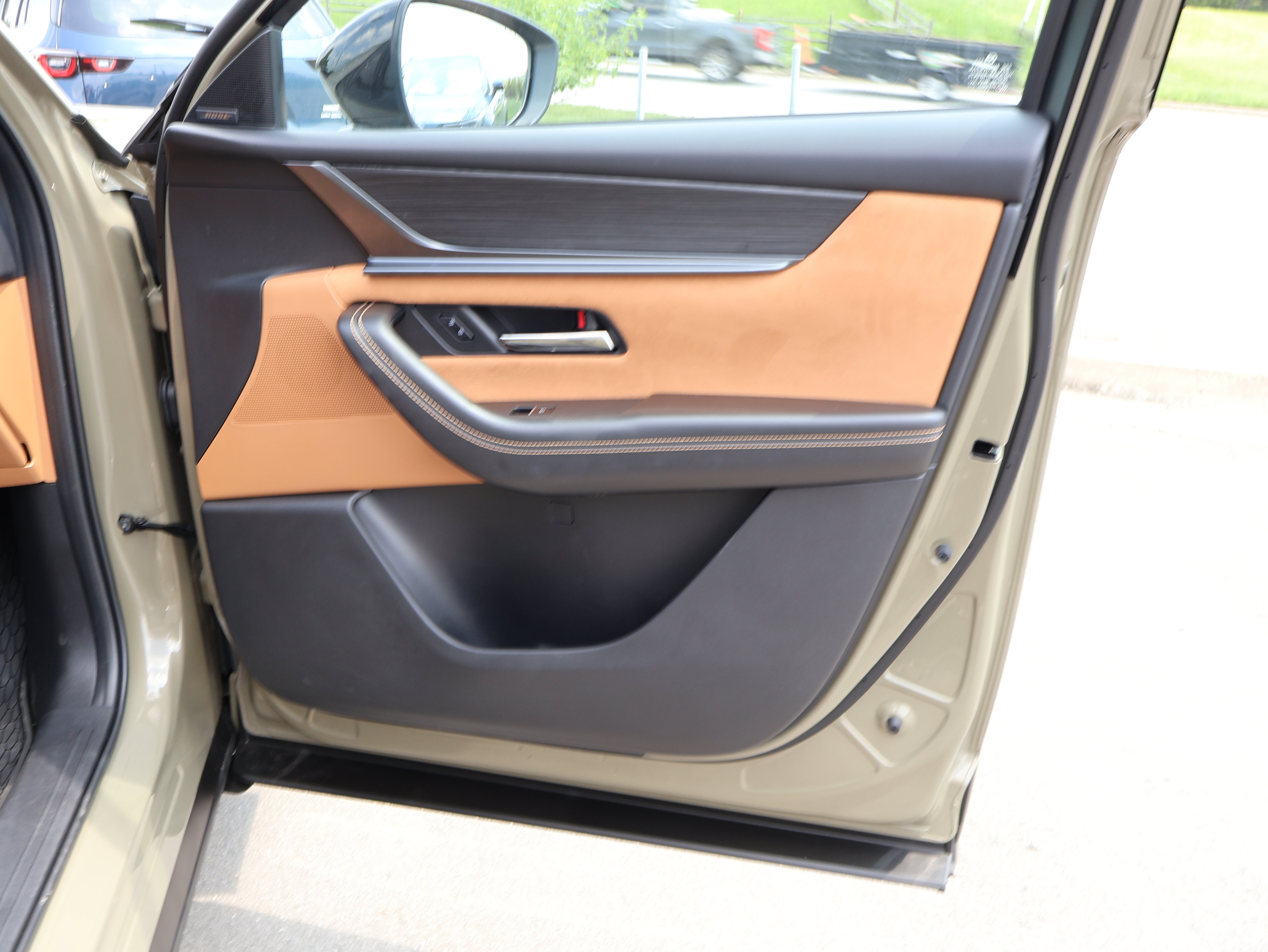 2025 Mazda CX-70 3.3 Turbo Premium Plus photo 2
