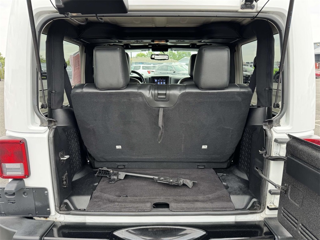 2015 Jeep Wrangler Sahara Altitude photo 24