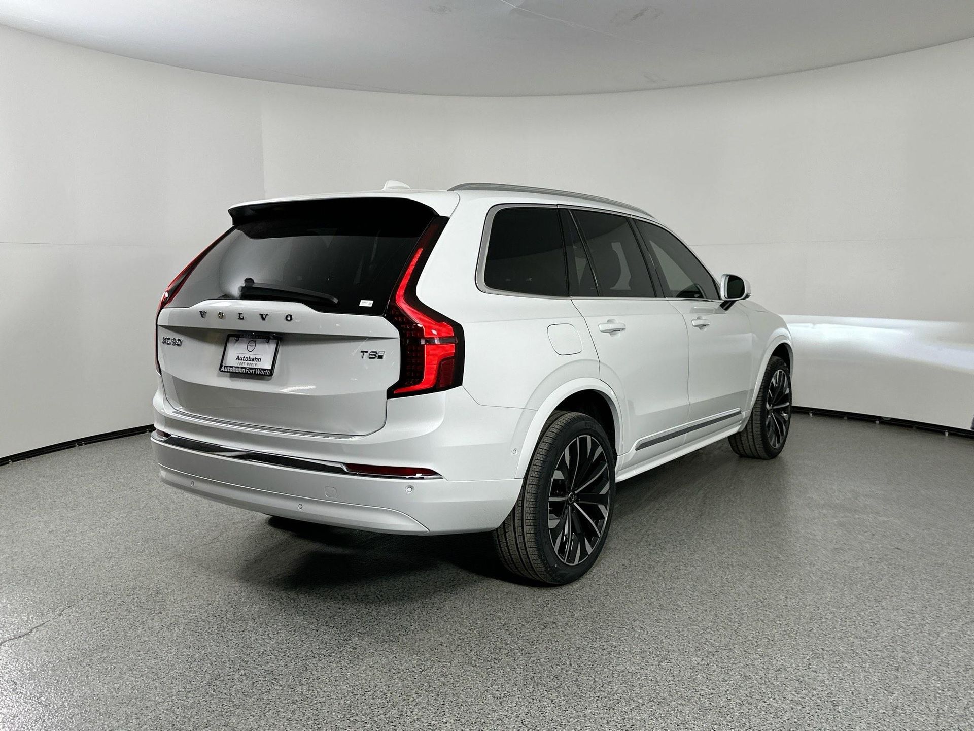 2025 Volvo XC90 T8 AWD Plus photo 4